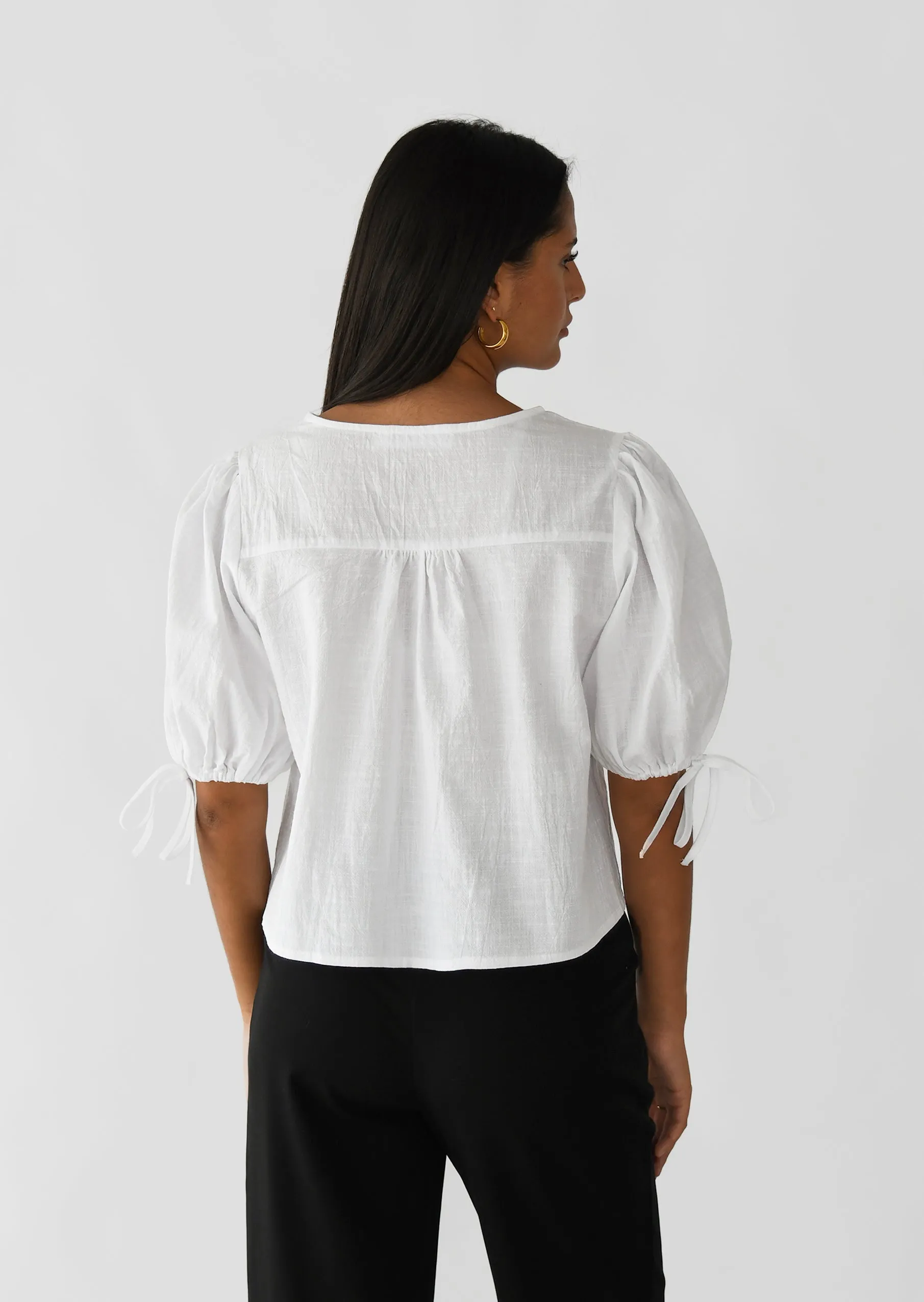 Blouse manches bouffantes avec noeuds