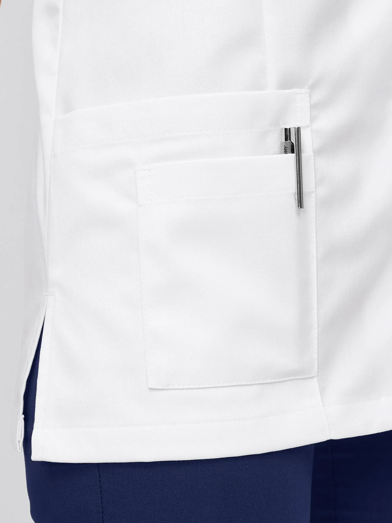 Blouse médicale avec détails colorés