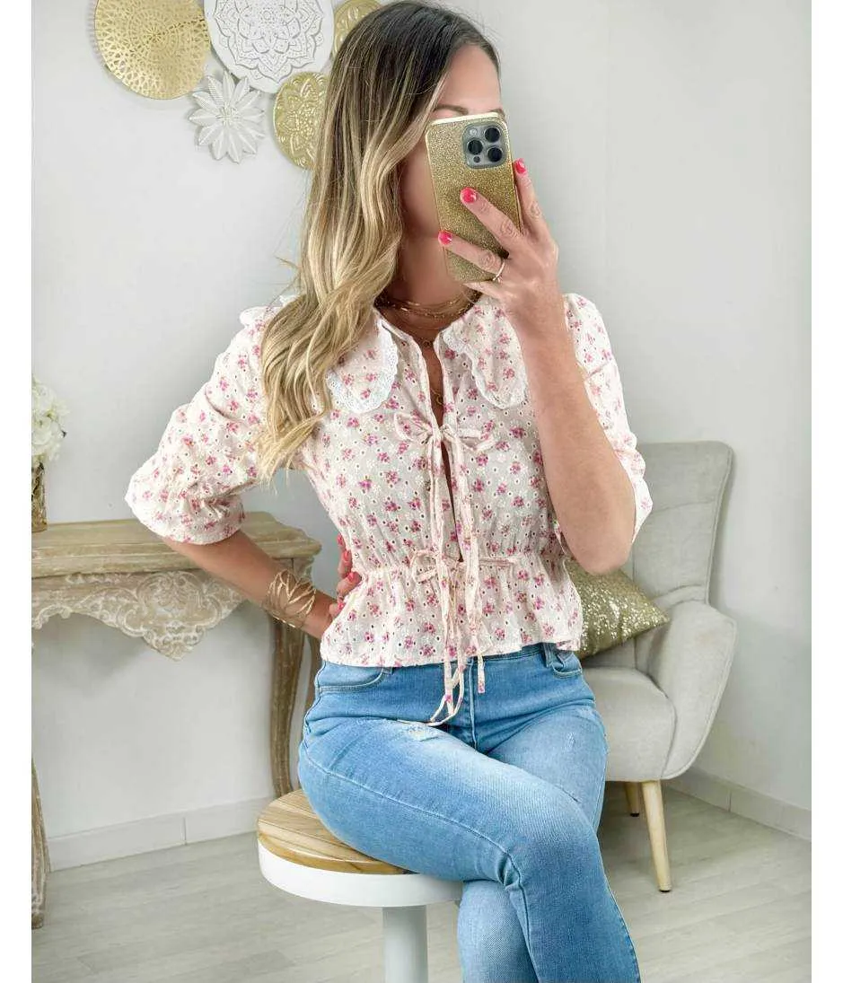 blouse rose pale et fleurie col claudine