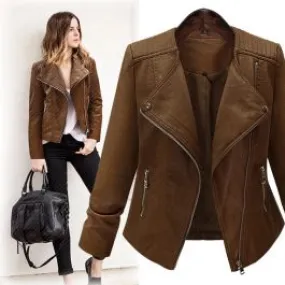 Blouson style motard en imitation cuir pour femme.