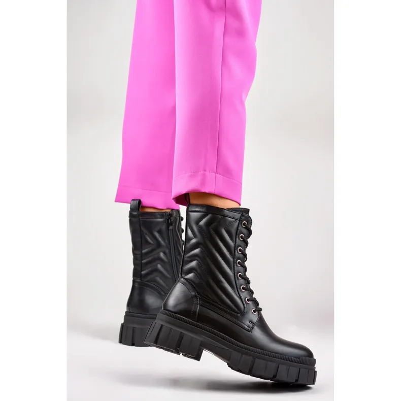 Bottines workwear femme noires à lacets et tige décorative le noir