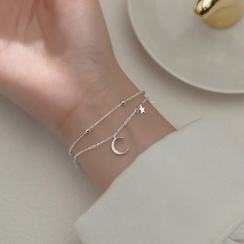 Bracelet double couche avec pendentif étoiles et lune pour femme