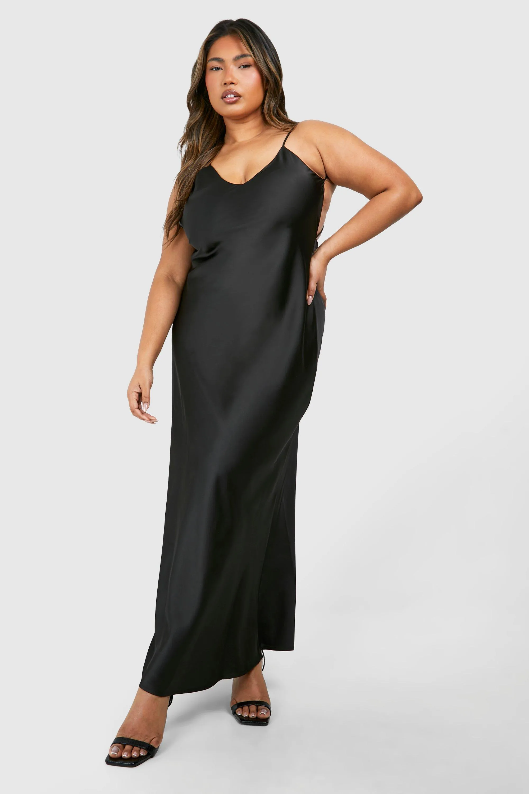 Grande taille - Robe longue satinée à dos nu