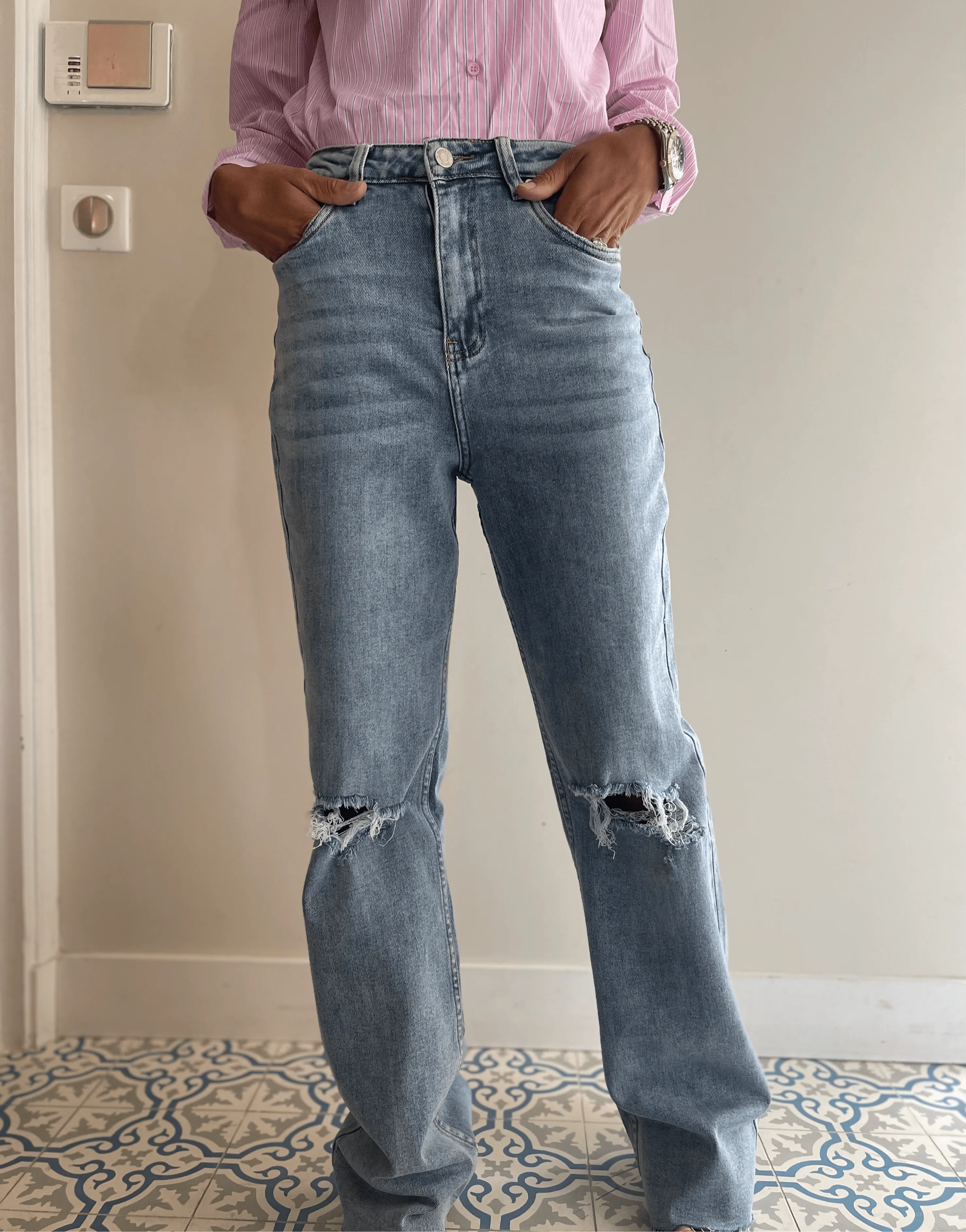 Jeans Évasé Femme à Cinq Poches avec Détails Délavés et Déchirures