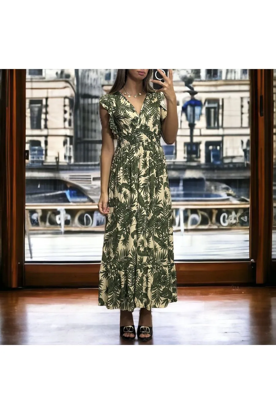 Longue robe motif feuille verte croisé et froncé à la taille