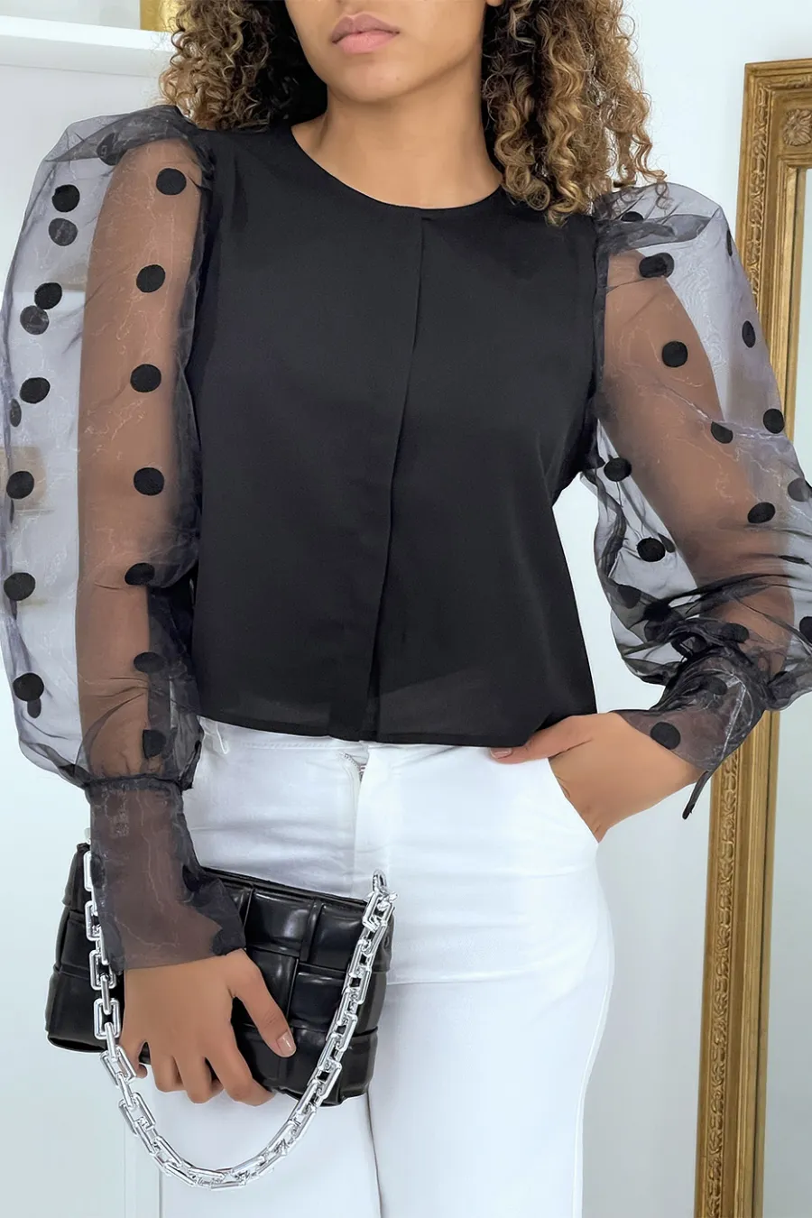 Petite blouse noire à manches ballons