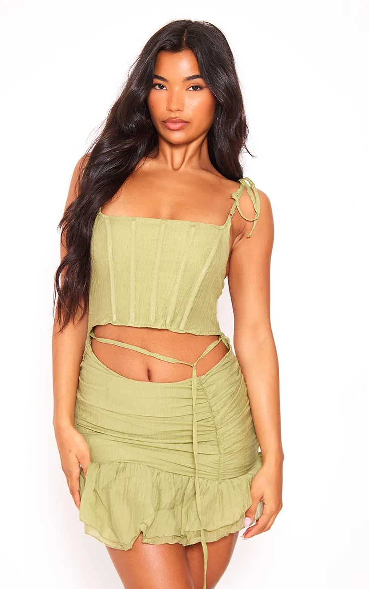 Robe moulante texturée vert olive à bretelles nouées avec corset et ourlet asymétrique