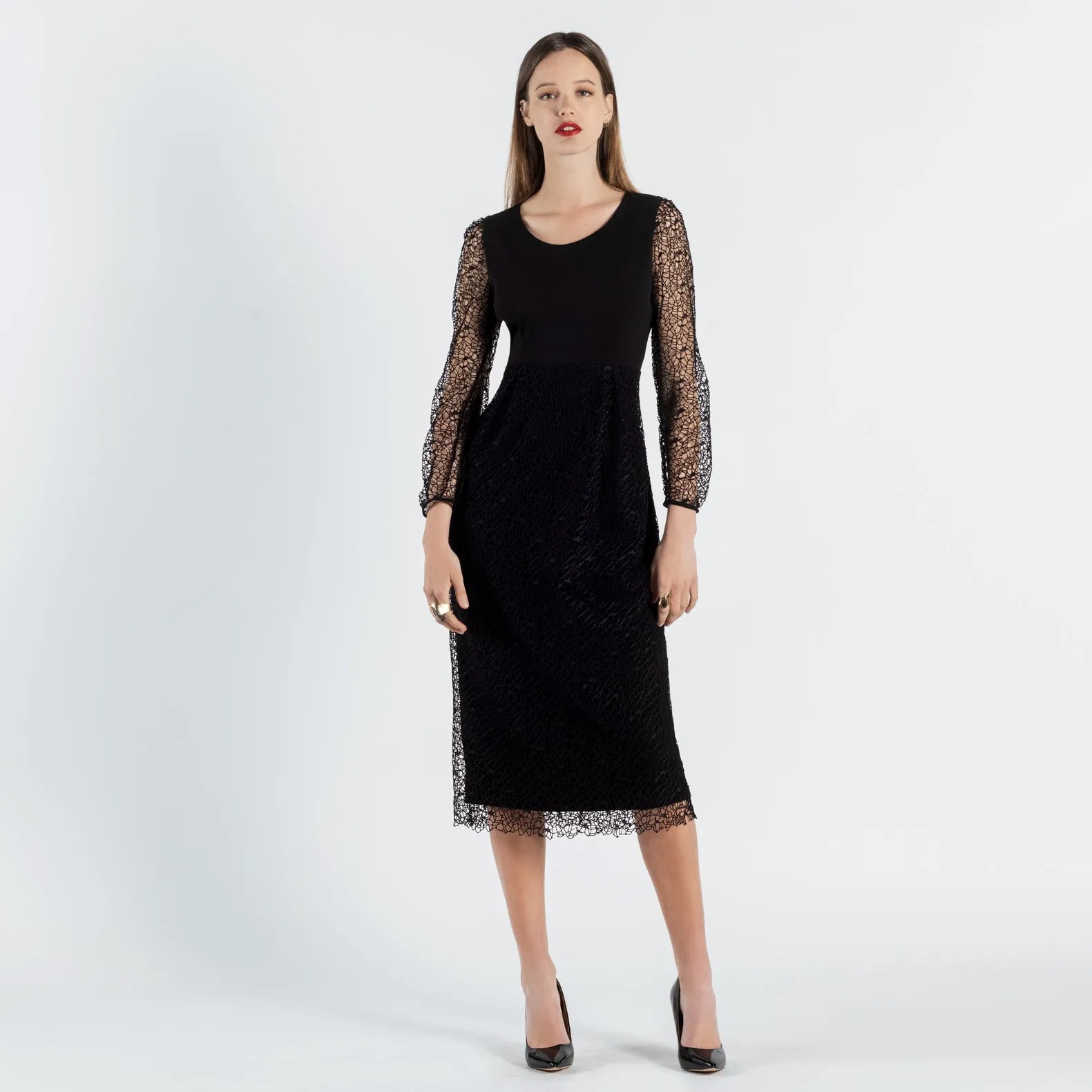 Robe noir manche longue en crêpe et voile dentelle Spider /DORCAS